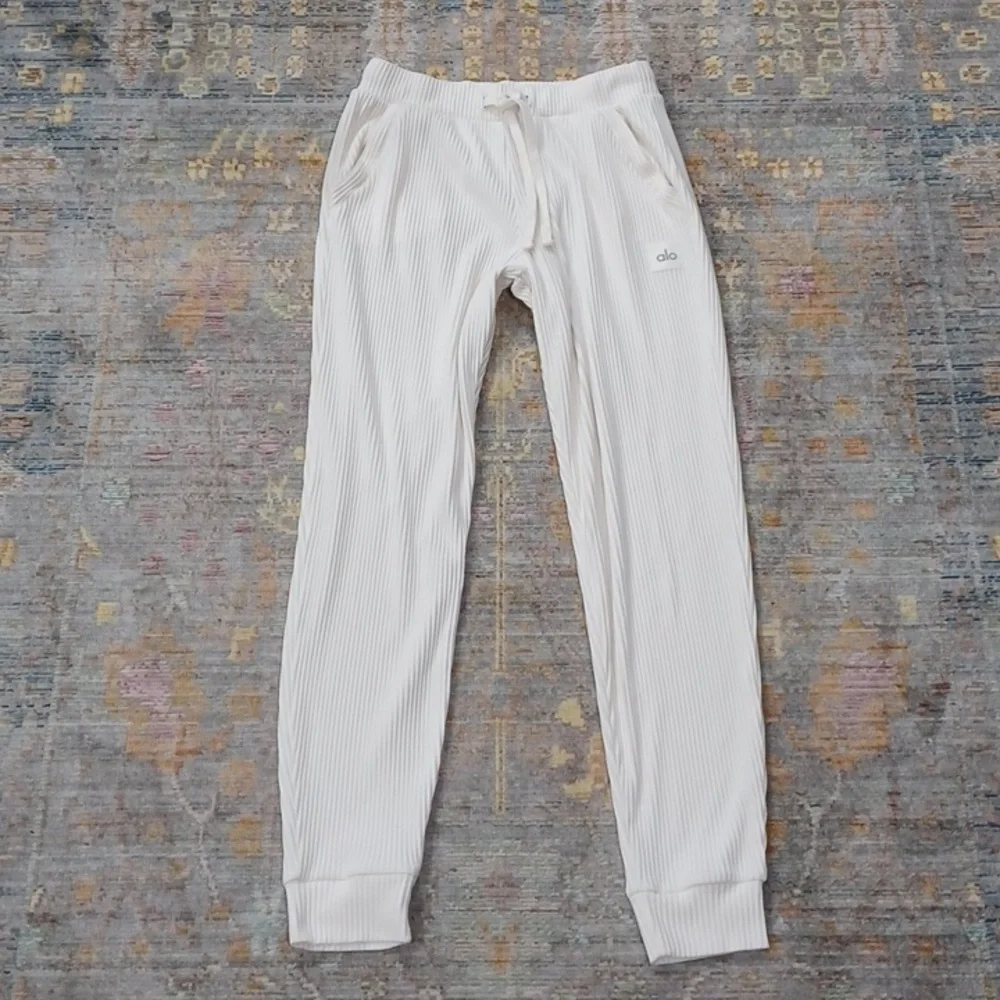 Alo Yoga Muse Sweatpant - Picture 2 of 6